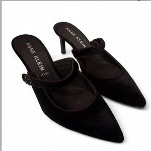 Anne Klein Black Pointed Toe Heels